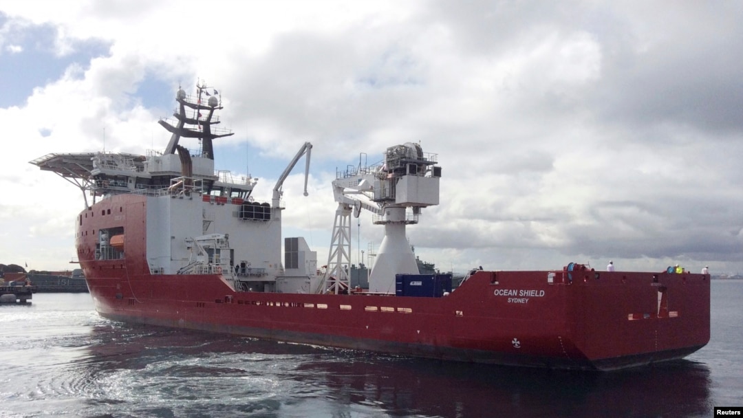 Kapal Ocean Shield di pangkalan sebelah selatan Perth, Australia, yang terlibat dalam pencarian pesawat Malaysia Airlines bernomor penerbangan MH370.