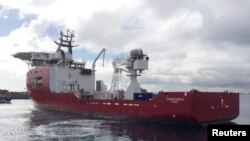 Kapal Ocean Shield di pangkalan sebelah selatan Perth, Australia, yang terlibat dalam pencarian pesawat Malaysia Airlines bernomor penerbangan MH370.