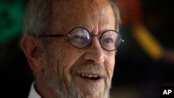 Elmor Leonard za vreme intervjua u svom domu u Mičigenu, 17. septembra 2012. 