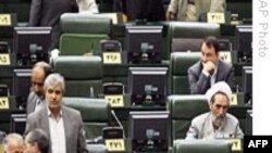 قانون گذاران ایران از گزینش های احمدی نژاد برای کابینه جدید انتقاد می کنند