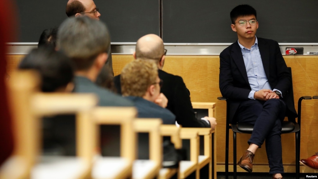 Nhà hoạt động ủng hộ dân chủ Hong Kong Joshua Wong dự một buổi hội luận tại Trường Luật Đại học Columbia ở New York City, ngày 13 tháng 9, 2019. 