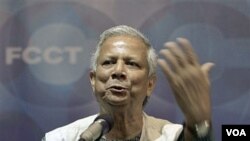 Pemenang Nobel perdamaian tahun 2009 dan pendiri bank Grameen, Mohammad Yunus