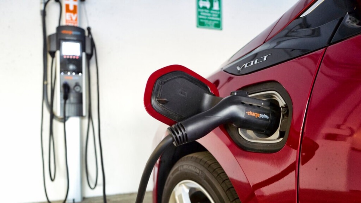 US Proposes 56% Vehicle Emissions Cut by 2032, Requiring Big EV Jump - Vimarsana News