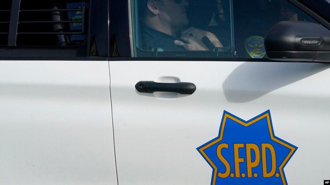 Archivo. El logotipo del Departamento de Policía de San Francisco en un vehículo. (Foto AP/Jeff Chiu)