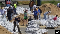 Volunteers fill sandbags at the Pyramid Arena to prepare for rising floodwaters from the Mississippi River in Memphis, Tennessee, May 4, 2011