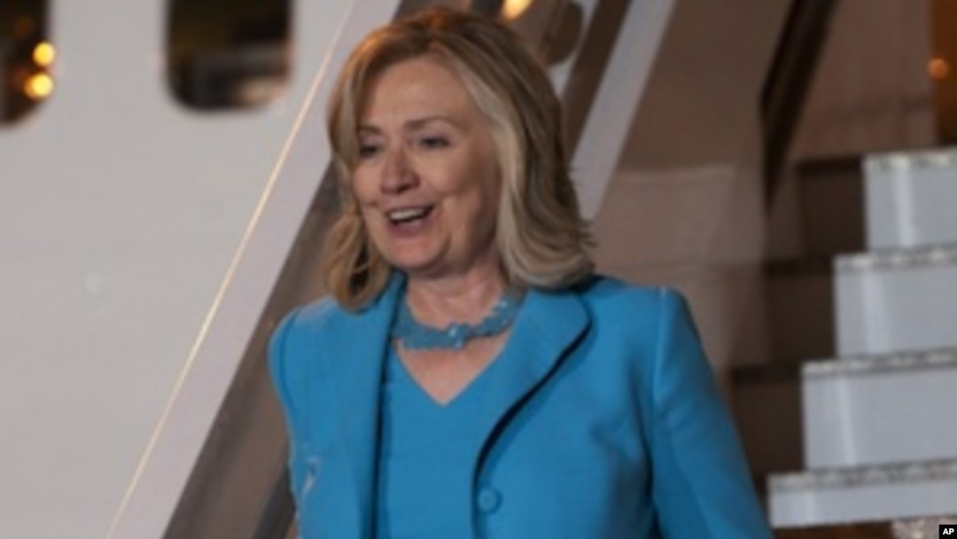 US Secretary of State Hillary Rodham Clinton disembarks from her plane upon her arrival in Athens, as she continues her regional diplomatic tour, Saturday, July 16, 2011.