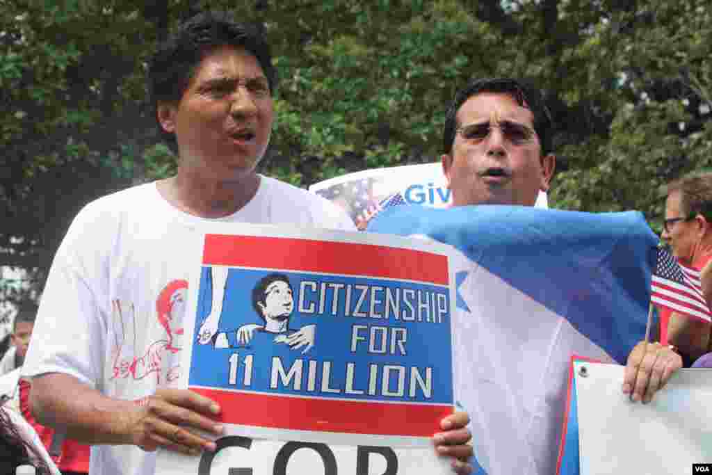 Los reclamos incluyen atender la situación de 11 millones de indocumentados.