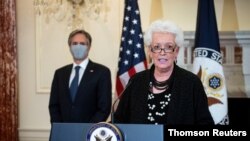 Gayle Smith al momento de ser presentada como la coordinadora estadounidense para la lucha contra el coronavirus, el 5 de abril de 2021.