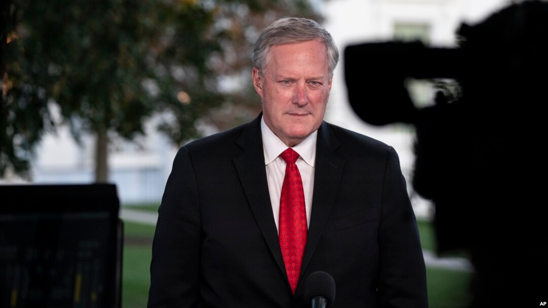 El jefe de gabinete de la Casa Blanca, Mark Meadows, hace una entrevista televisiva en la sede del gobierno en Washington, el miércoles 7 de octubre de 2020. Archivo.