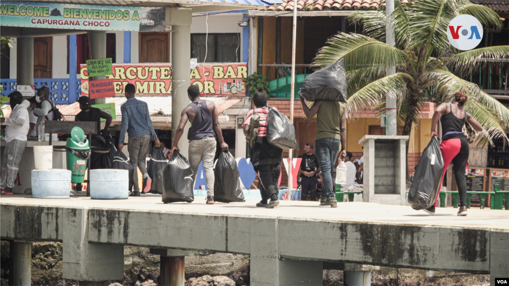 En un inclemente recorrido de varios d&#237;as, los migrantes sortean toda clase de dificultades, entre ellas los peligrosos grupos armados ilegales que frecuentan esta regi&#243;n.