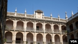 La decisión de revisar el estatus migratorio de todos los universitarios del estado fue duramente criticada por organizaciones pro-inmigrantes.
