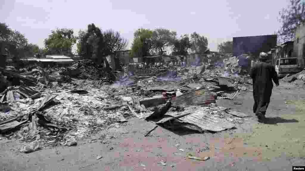 Smoke rises from the ruins of the burnt Bama Market, which was destroyed by gunmen in last Thursday's attack, in Maiduguri, northeast Nigeria April 29, 2013.
