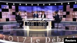 Marine Le Pen et Emmanuel Macron, candidats à la présidence française, sur le plateau de TF1, le 3 mai 2017.