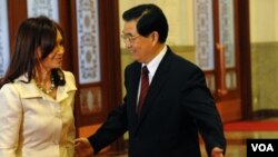 La presidenta argentina Cristina Fernández firmó varios acuerdos con el presidente de la República Popular China, Hu Jintao.