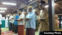 Suasana tarawih malam pertama di Masjid Pathok Negara Plosokuning, Sleman Yogyakarta. (Foto courtesy: Humas Masjid Pathok)