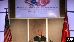 Balyozê Amerîka yê li Tirkîyê Francis J. Ricciardone