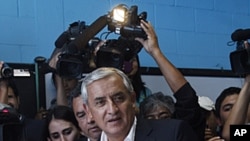 Guatemala's Patriot Party (PP) presidential candidate Otto Perez Molina casts his ballot in Guatemala City, September 11, 2011.