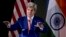 Menlu AS John Kerry berbicara di kampus Institut Teknologi India di New Delhi hari Rabu (31/8).
