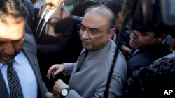 Pakistan's former president Asif Ali Zardari, center, arrives at a court in Karachi, Pakistan, Dec. 21, 2018. 