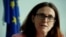 រូបឯកសារ៖ លោកស្រី Cecilia Malmstrom ស្នងការ​ពាណិជ្ជកម្ម​នៃ​សហភាព​អឺរ៉ុប ថ្លែងនៅក្នុងបទសម្ភាសន៍ជាមួយ Reuters នៅទីក្រុងហ្សឺណែវ ប្រទេសស្វីស ថ្ងៃទី៤ ខែមិថុនា ឆ្នាំ២០១៨។
