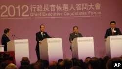 三位香政行政長官候選人梁振英(右起)、何俊仁、唐英年、出席選委舉辦的行政長官候選人答問大會