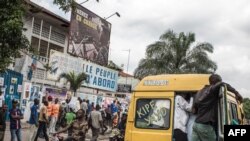 Balandi ba UDPS (Union pour la démocratie et le progrès social) na ndako ya lingomba na bango na Limete, Kinshasa, 21 décembre 2018.