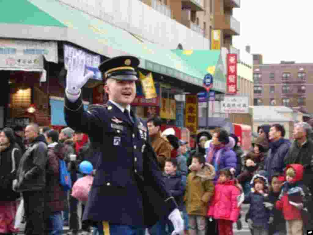 美國陸戰隊為招募華人從軍也來參加遊行