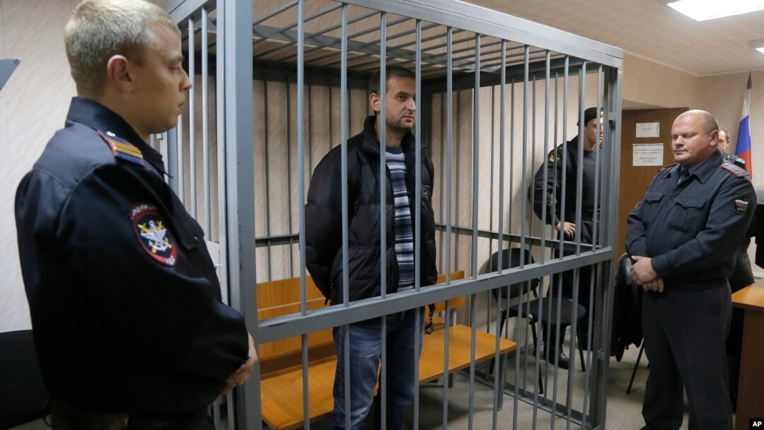 Aktivista Grinpisa Ruslan Jakušev u sudnici u Murmansku, u Rusiji