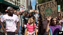 Symbole de la jeunesse révoltée, la Suédoise Greta Thunberg, 16 ans, a été invitée à prononcer un discours devant les dirigeants.