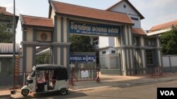 School closures across Cambodia have been in effect since March to contain the spread of the coronavirus, Siem Reap, Cambodia, Monday 9, 2020. (Hul Reaksmey/VOA Khmer)