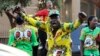 Vechidiki veZanu PF vanoti vachapinda mumigwagwa kunoburitsa vari kutengesa mari zvisiri pamutemo.