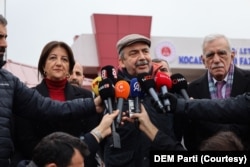 Sırrı Süreyya Önder, Pervin Buldan ve Ahmet Türk’ten oluşan DEM Parti İmralı heyeti, Kocaeli Kandıra Cezaevi’nde bulunan bir diğer eski HDP Eşbaşkanı Figen Yüksekdağ’ı ziyaret etti, 12 Ocak 2025.