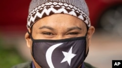 A Muslim man wearing a protective mask prepares to pray outside the closed National Mosque while celebrating Eid al-Fitr, the Muslim festival marking the end the holy fasting month of Ramadan, amid the coronavirus outbreak, in Kuala Lumpur, Malaysia…