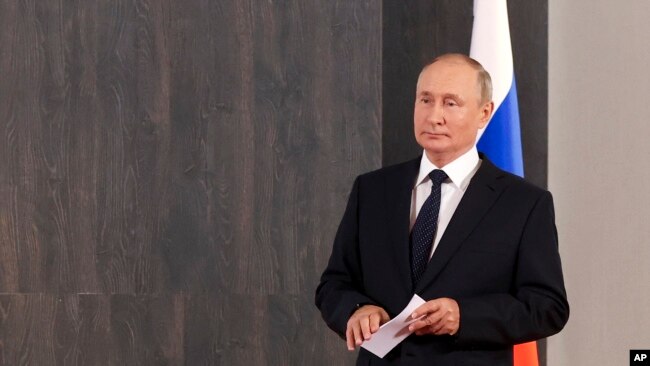 Russian President Vladimir Putin waits to meet Kyrgyz President Sadyr Japarov on the sidelines of the Shanghai Cooperation Organisation (SCO) summit in Samarkand, Uzbekistan, Thursday, Sept. 15, 2022. (Alexandr Demyanchuk, Sputnik, Kremlin Pool Photo via AP)