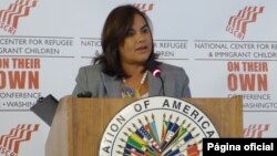 La primera Dama de Honduras habla de los niños migrantes en la conferencia "Por sí solos" organizada por el Centro Nacional para Refugiados y Niños Inmigrantes.