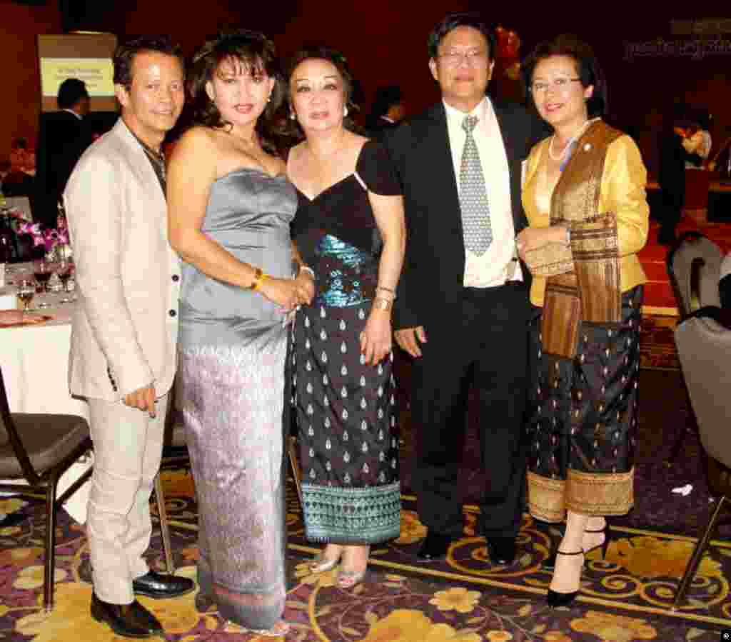 ​ບັນດາແຂກ​ເຂົ້າຮ່ວມງານ