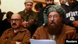 Đại diện của Taliban, ông Maulana Sami-ul Haq, nói rằng hai phía sẽ tiếp tục làm việc để tiến tới hòa bình