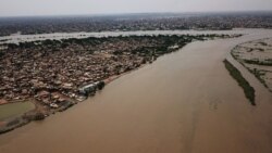 Une vue aérienne montre des bâtiments et des routes submergés par les eaux de crue près du Nil dans le sud de Khartoum, au Soudan, le 8 septembre 2020.