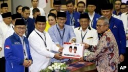 Prabowo Subianto dan Sandiaga Uno disertai partai-partai pendukungnya melakukan pendaftaran sebagai pasangan Capres-Cawapres ke kantor KPU, Jakarta 10 Agustus lalu. 