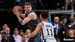 Luka Doncic, à gauche, Dallas, Texas, le 16 janvier 2019. (Jerome Miron-USA TODAY Sports)