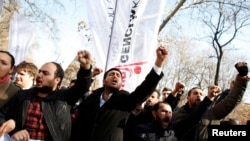 Protesters oppose the Turkish Parliament's approval of a law blocking some Internet access.