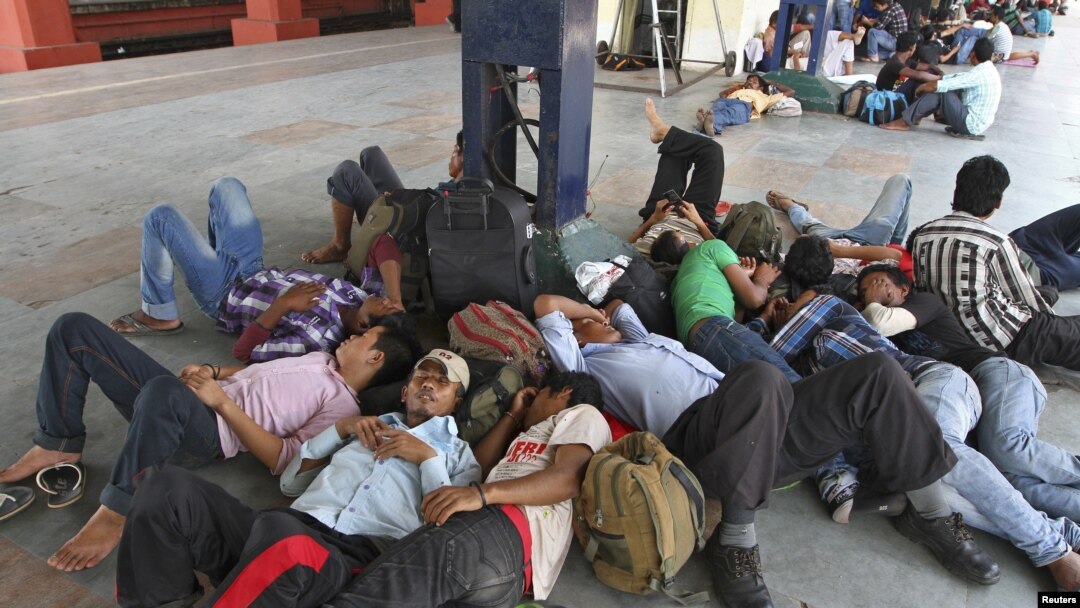 Ribuan warga muslim India mengungsi akibat kabar angin akan adanya pembalasan kerusuhan etnis di Assam (17/8). 