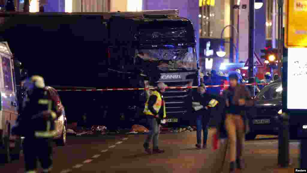 Un camion en stationnement au marché à Berlin, Allemagne, 19 décembre 2016. &nbsp;