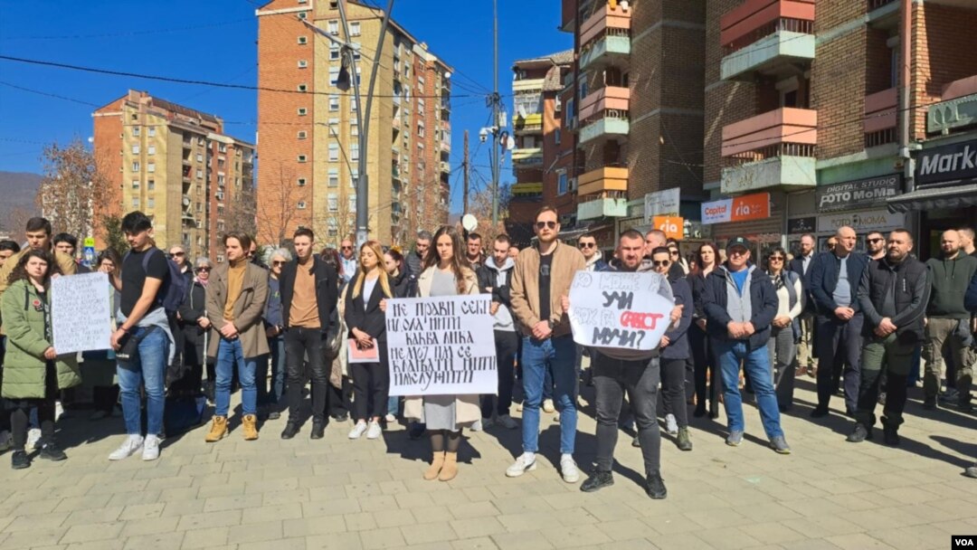 Skup studenata i građana u Severnoj Mitrovici (Foto: VOA/Budimir Ničić)