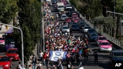 Un groupe de migrants centraméricains à Mexico, Mexique, le 8 novembre 2018.