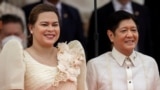 Wakil Presiden terpilih Sara Duterte berfoto bersama Presiden terpilih Ferdinand "Bongbong" Marcos Jr. dalam upacara pelantikan yang berlangsung di Museum Nasional di Manila, Filipina, pada 30 Juni 2022. (Foto: Eloisa Lopez/Reuters)