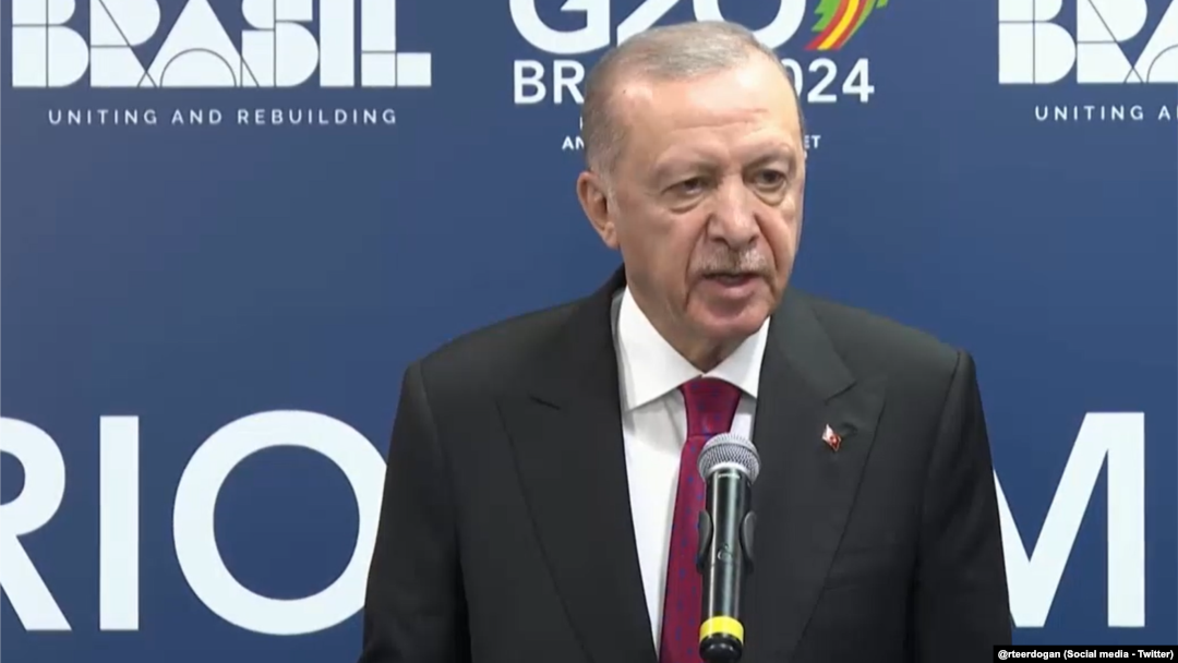 Cumhurbaşkanı Erdoğan Brezilya'da düzenlenen G20 zirvesinde, Rusya'nın nükleer silah kullanma eşiğini düşürmesinin kendine yönelik bir tavra, konvansiyonel silahlara karşı alınan bir tedbir olduğunu düşündüğünü söyledi, “Bu adım NATO yetkilileri tarafından düşünülmelidir” dedi 