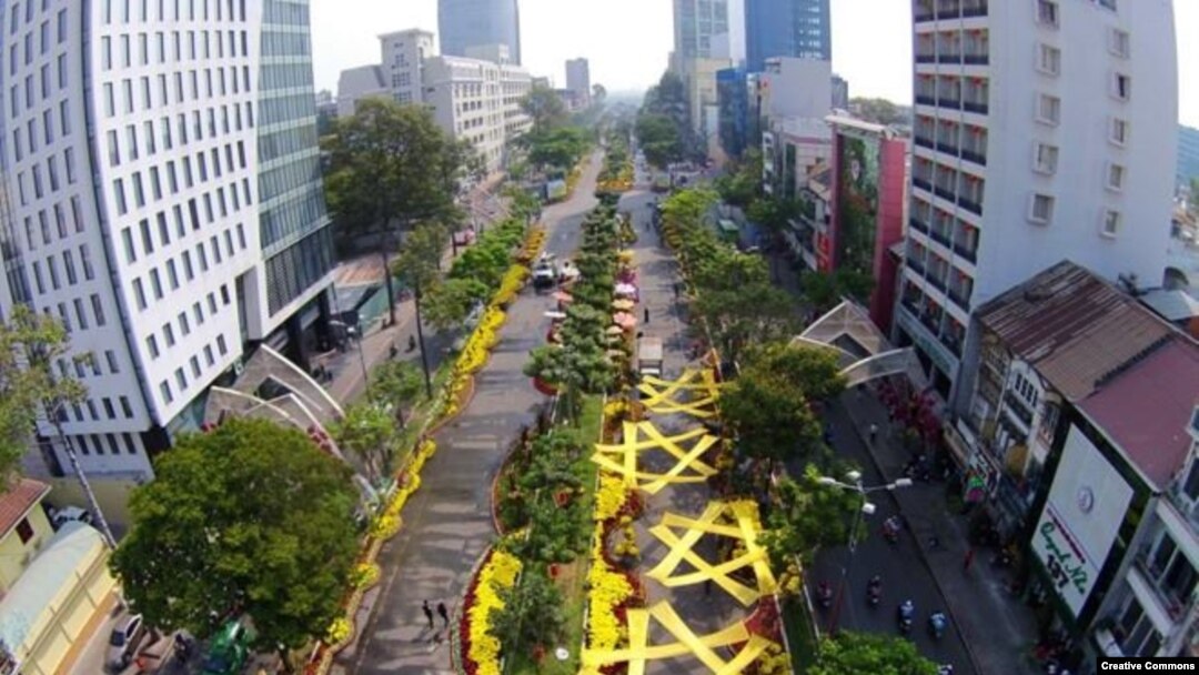 Quang cảnh đường hoa Sài Gòn Tết Ất Mùi 2015.