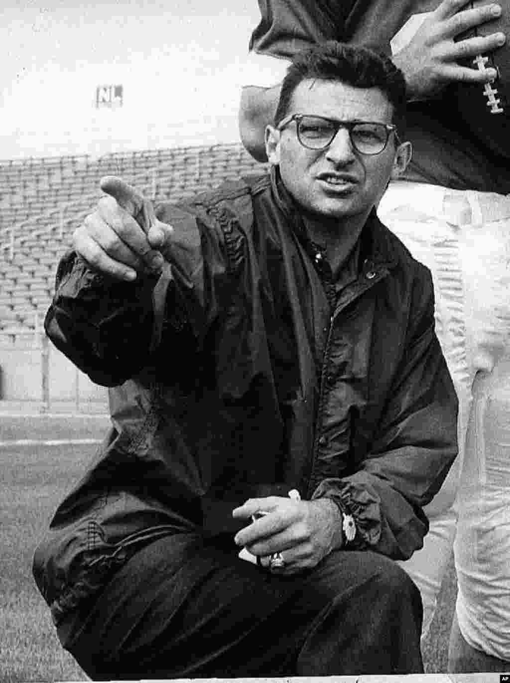 Penn State associate football coach Joe Paterno directs players at State College, Pa., January 28, 1965. (AP)