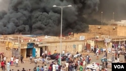 L'incendie du marché de Tagabati à Niamey, le 15 mars 2020. (Courtesy Image)